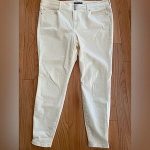 Torrid off white Super Soft Jegging denim jeans 22T